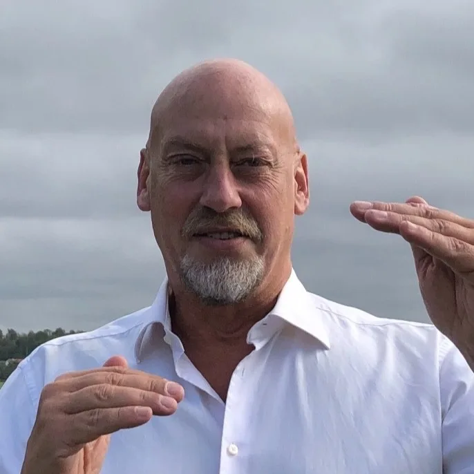 Thomas Bothe gesturing while he speaks
